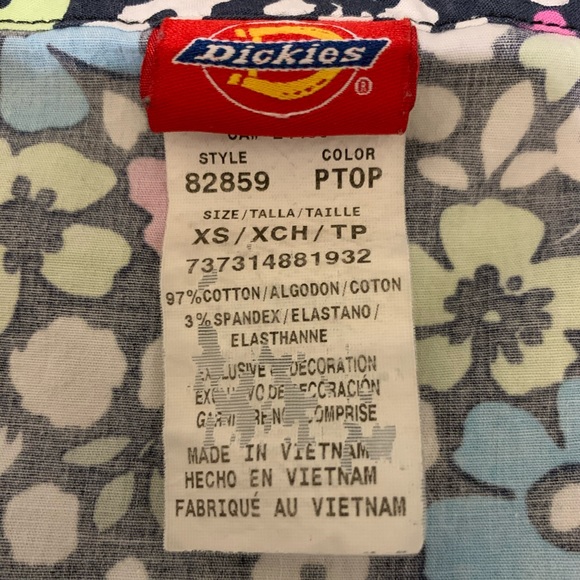 SOLDđź’™Dickies Floral Scrub Top - Picture 2 of 6